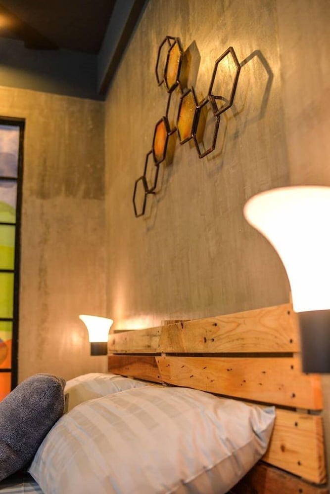 Bhive Hotel 23/42
