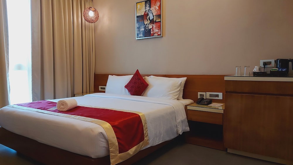 The Byke Delotel, Borivali 7/39