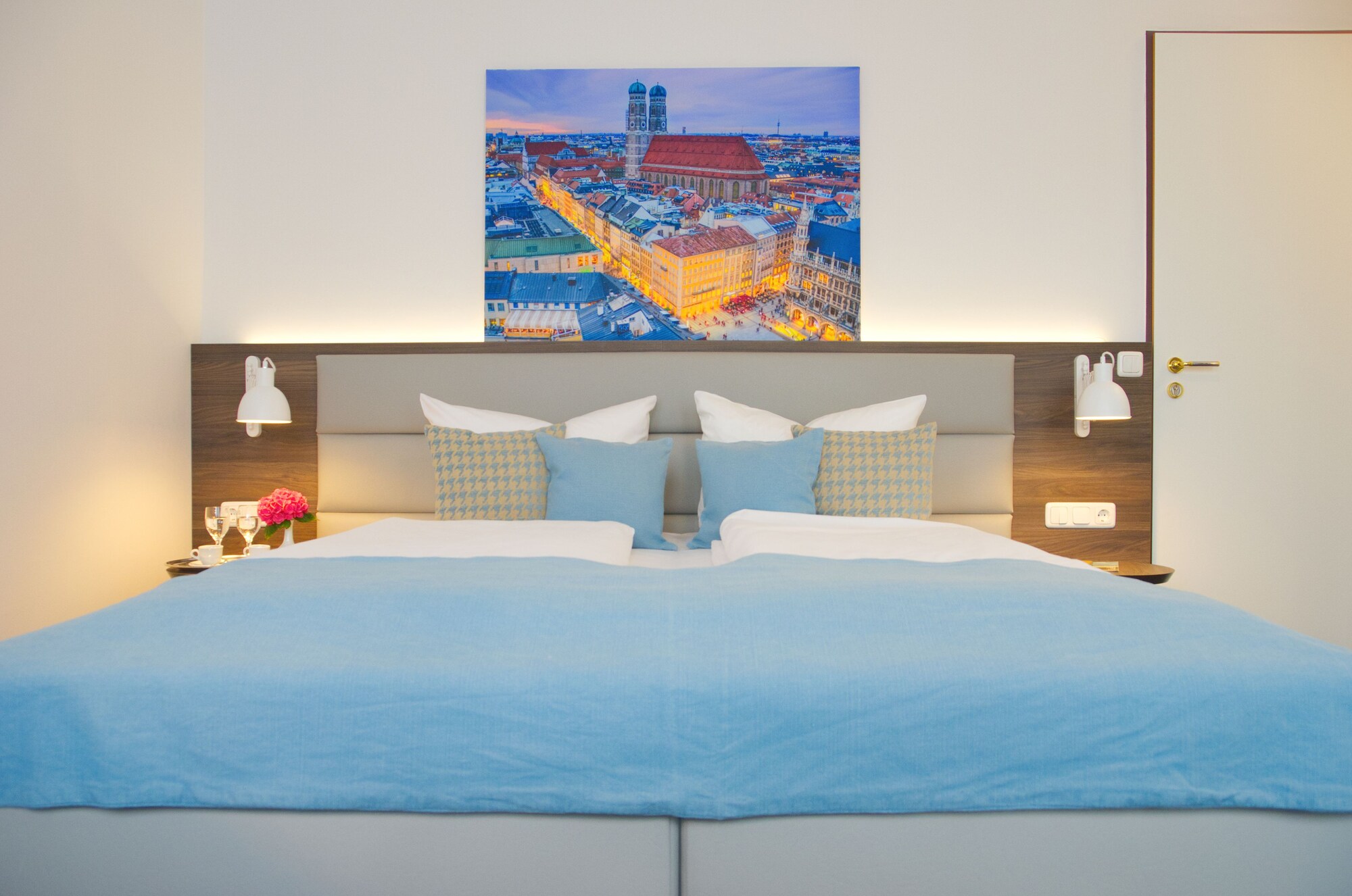 DELUXE, DOUBLE BED
