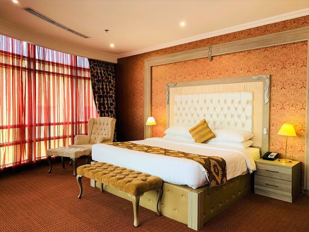SAPPHIRE PLAZA HOTEL 24/79