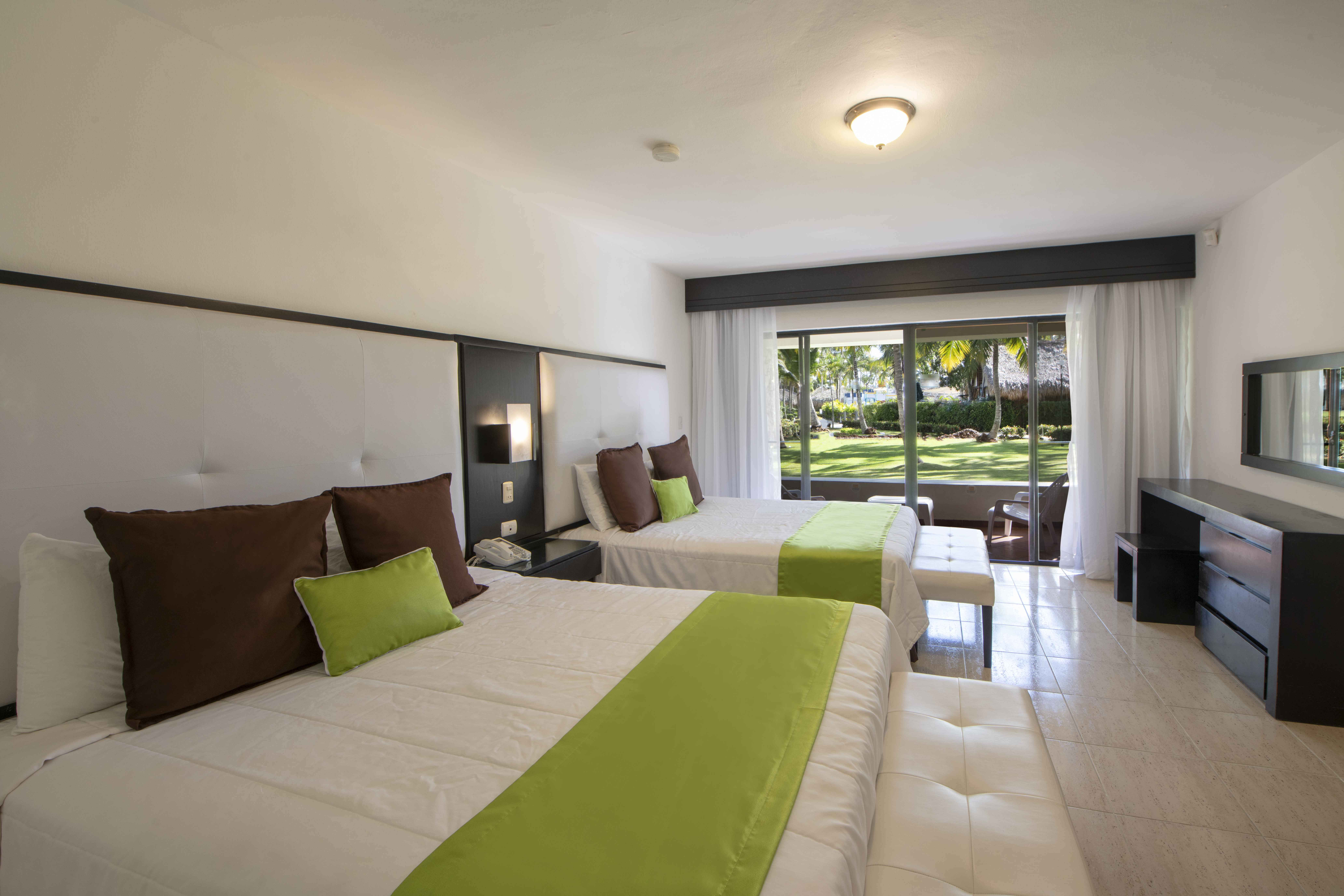 Garden, Superior, Queen Bed