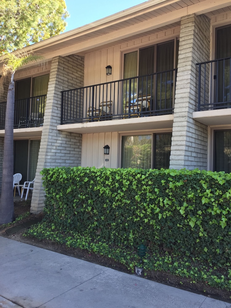 Ramada By Wyndham Santa Barbara 8/42