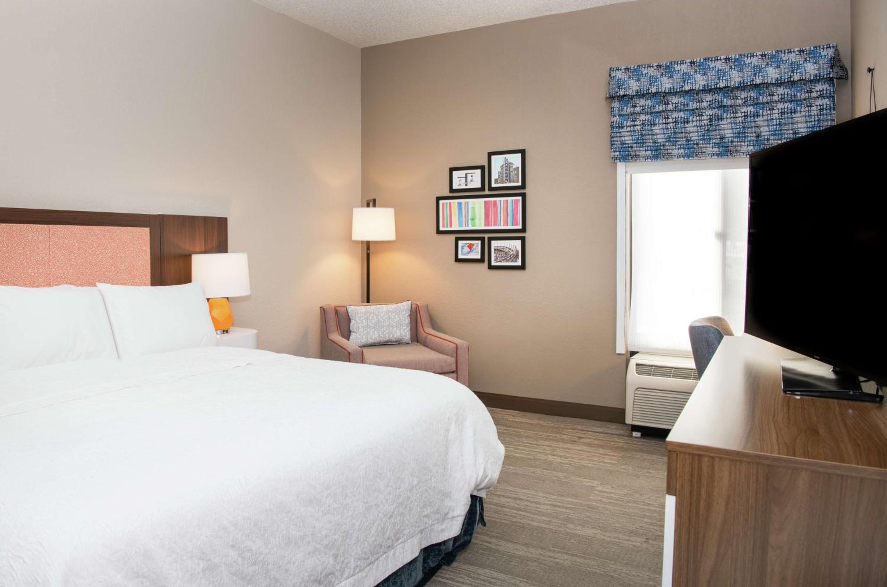 ROOM, KING BED