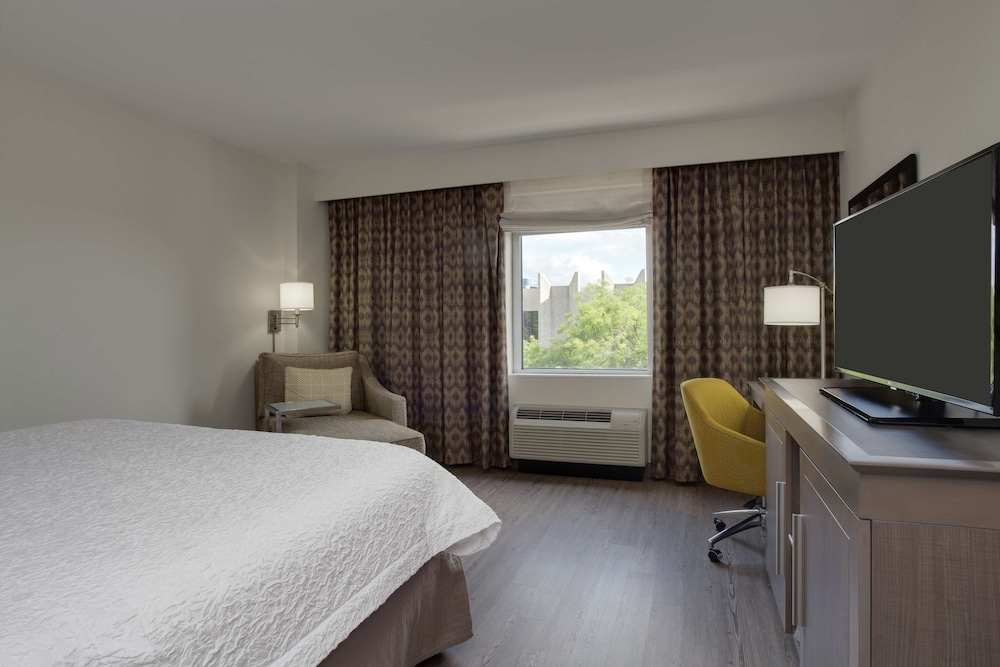 Hampton Inn & Suites Miami Wynwood Design District 15/45