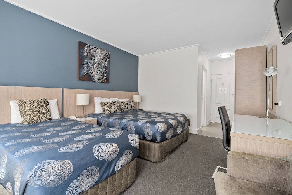 Superior, 1 Queen and 1 Single Bed, Courtyard Area