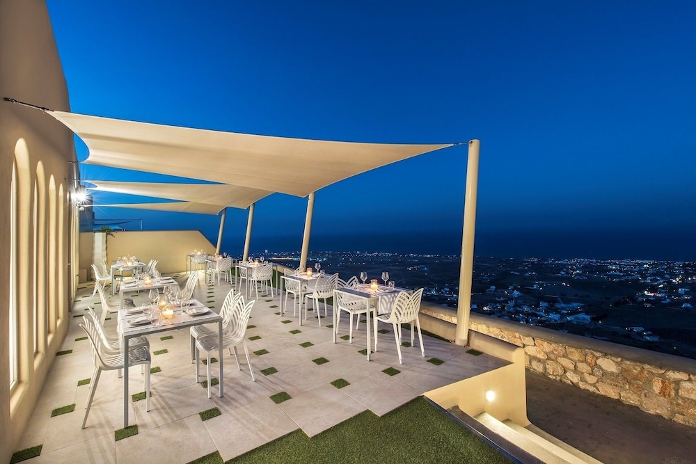 Skyfall Suites 72/79