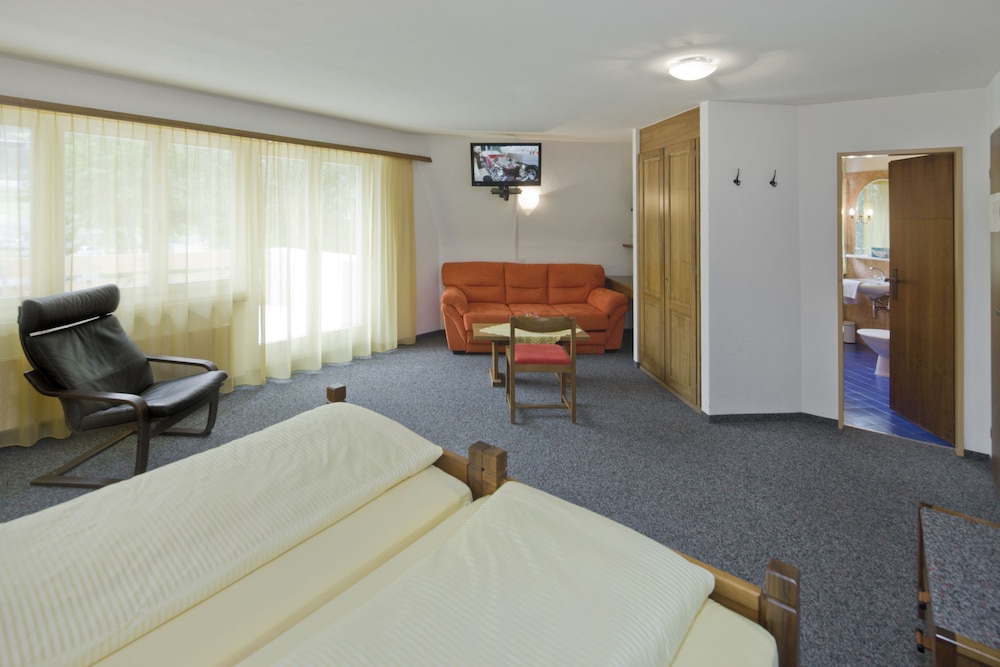 Schlosshotel - Self Check-In Hotel am Schlosspark 27/47