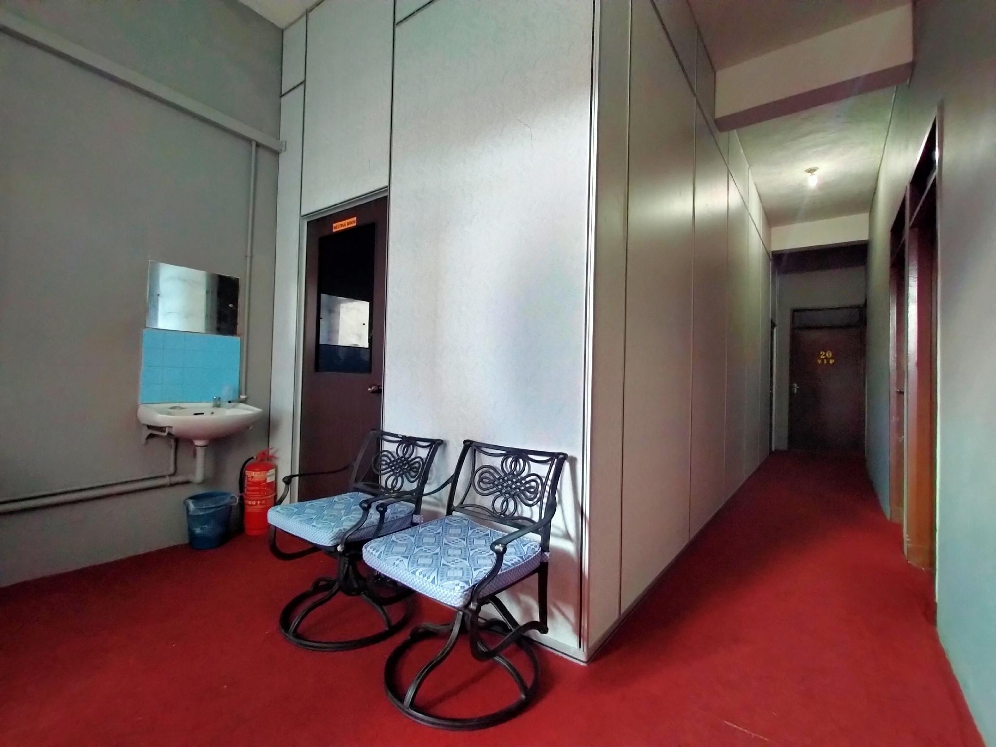 SPOT ON 89994 Rz Gold Hotel 33/38
