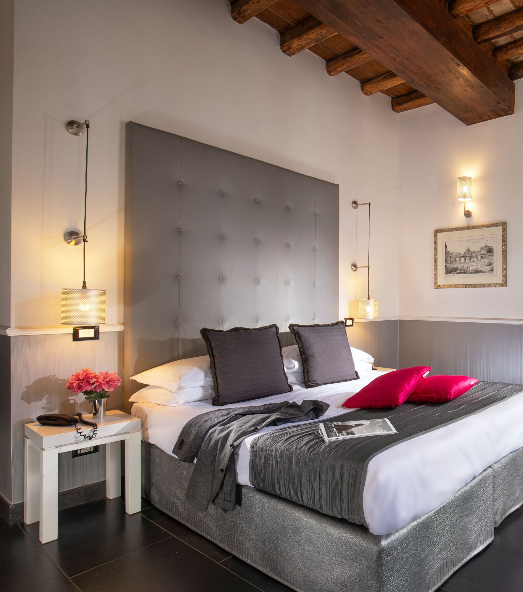 Connecting, 1 Single and 2 Double Beds, Via Del Corso 81