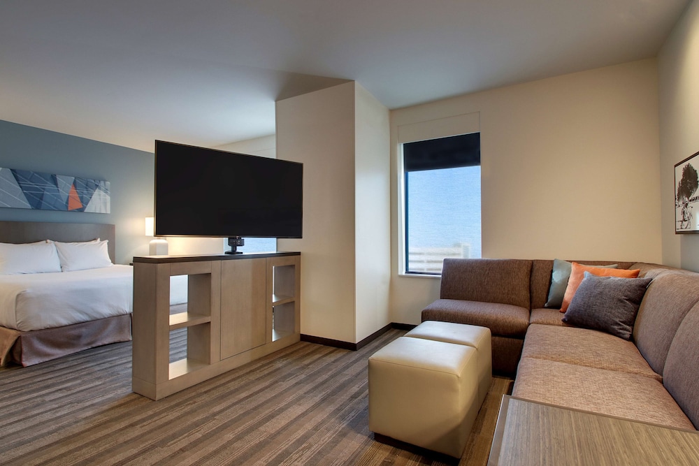 Hyatt House Oak Brook 42/64