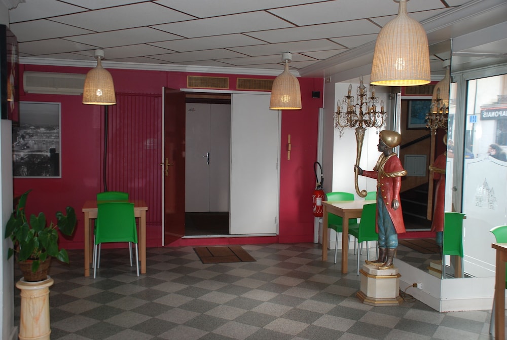 RESIDENCE DE LA TOUR 8/53