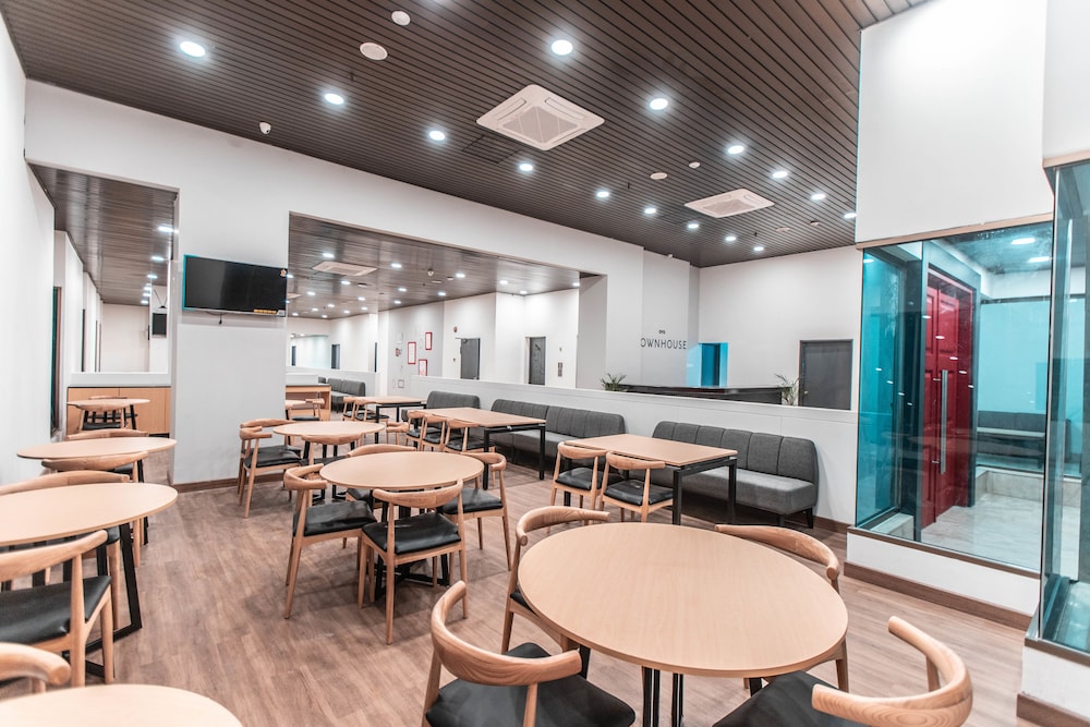 Super OYO Townhouse 1 Hotel Salemba 30/38