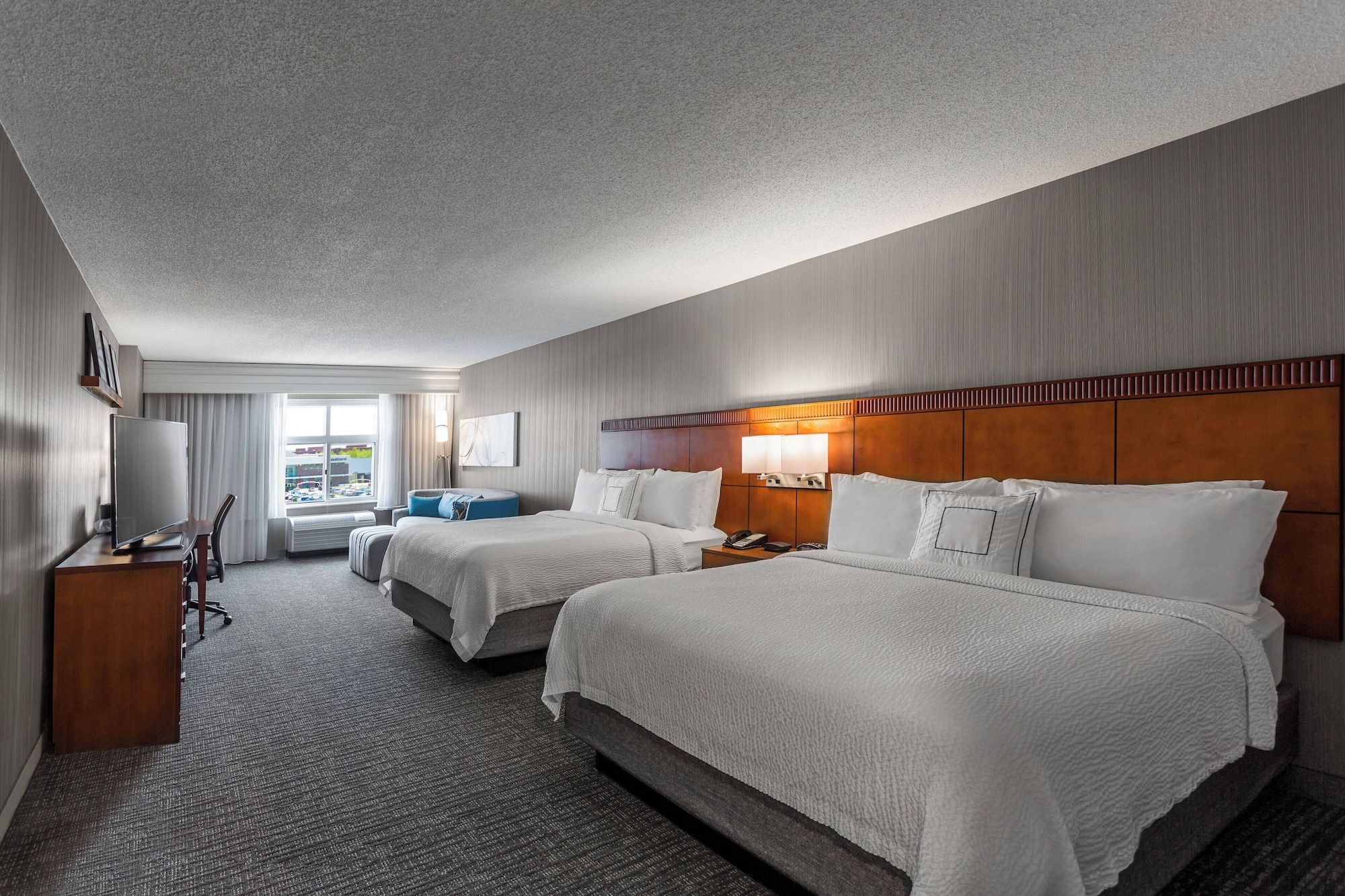 Room at Courtyard by Marriott Easton-Columbus, COLUMBUS - OH