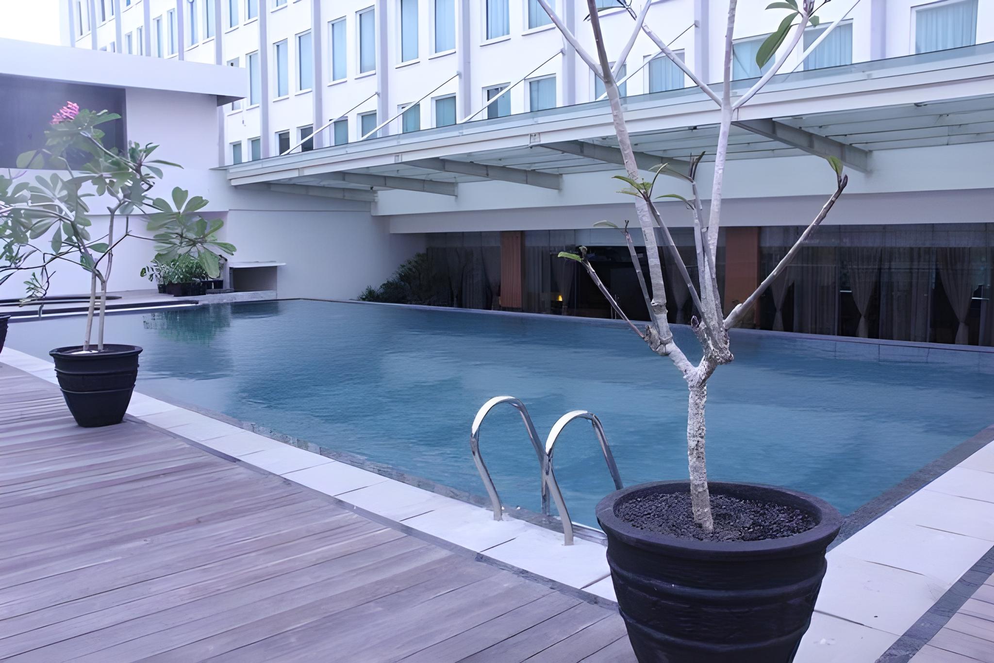 Five Premiere Hotel 48/50