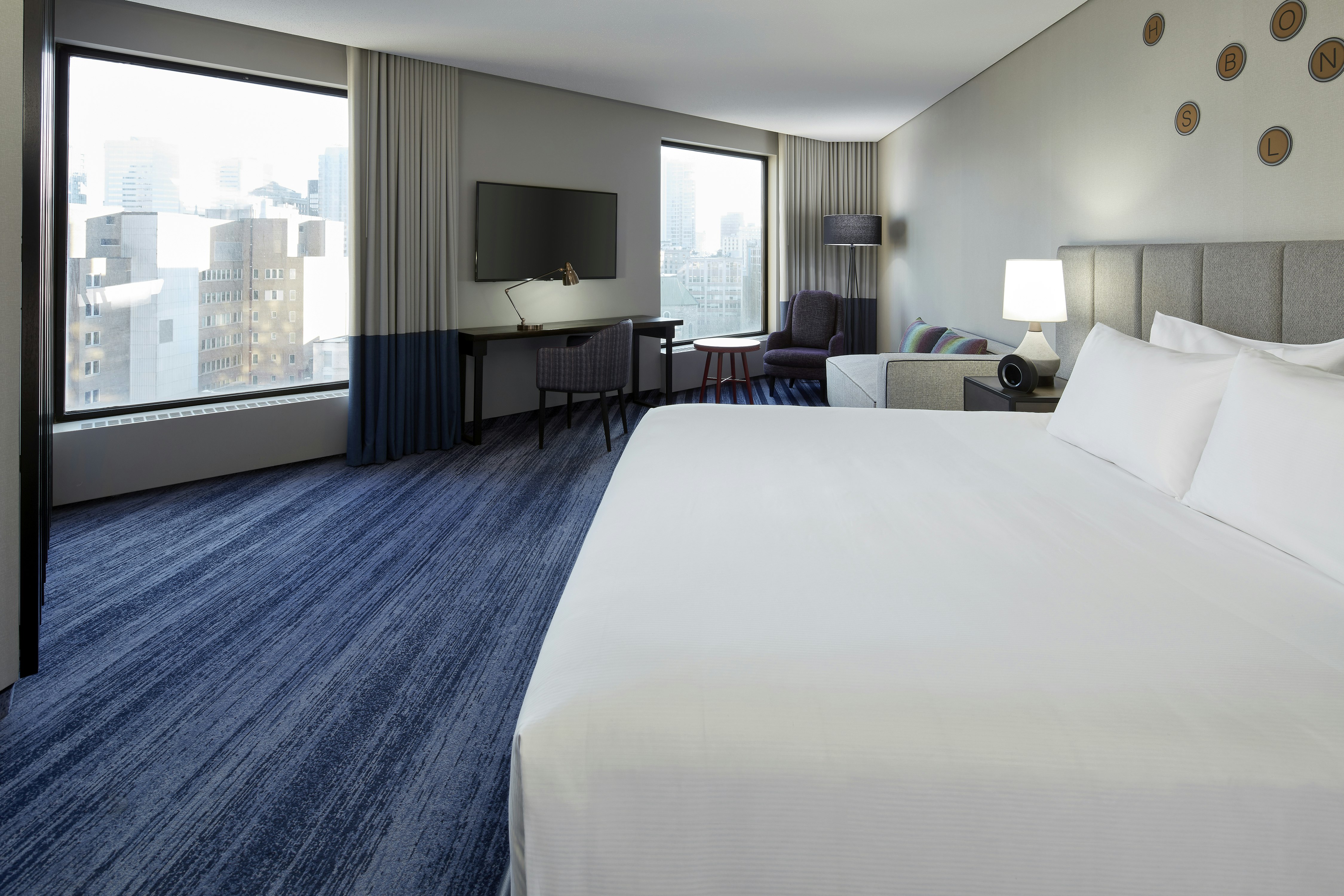 ROOM, KING BED, CITY VIEW, CORNER