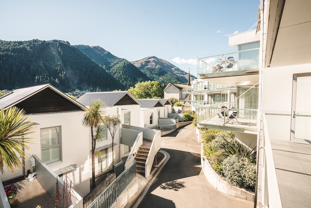 Blue Peaks Apartments 64/70