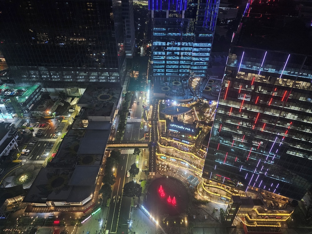 One Uptown Residence Bgc 17/50