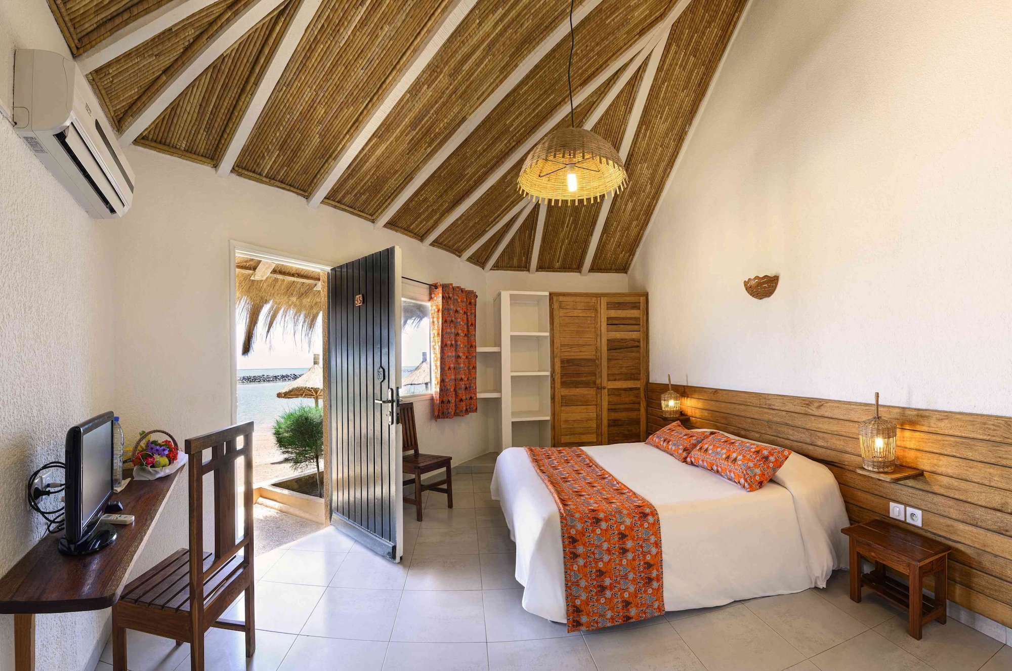 Club, Queen Bed, Garden Area