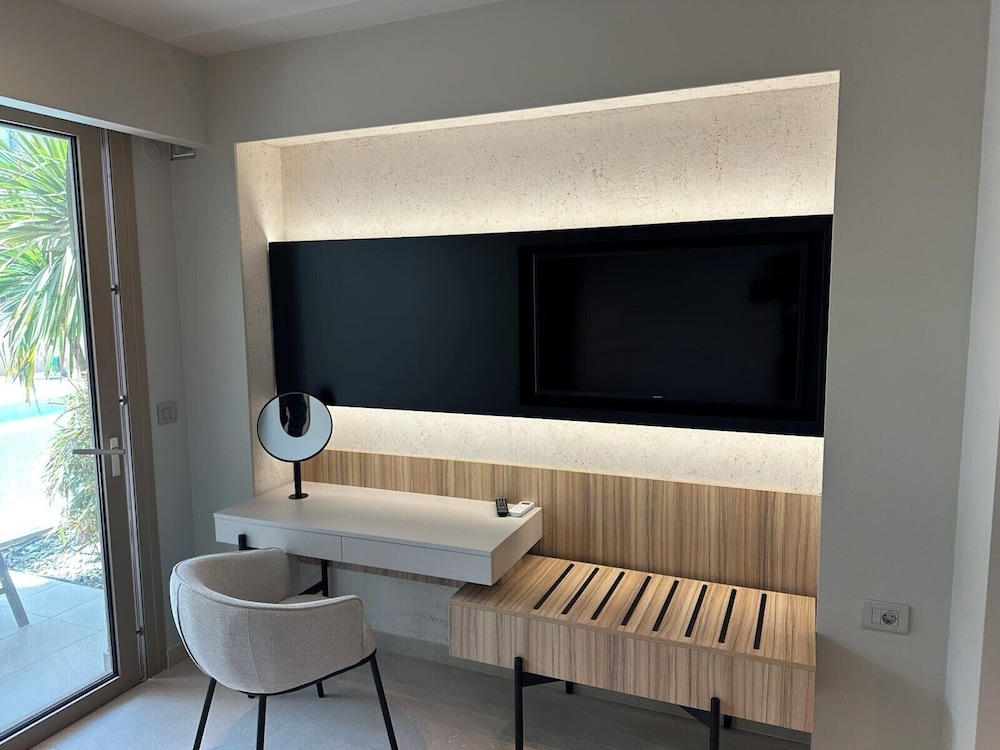Pefki Deluxe Residences 12/50