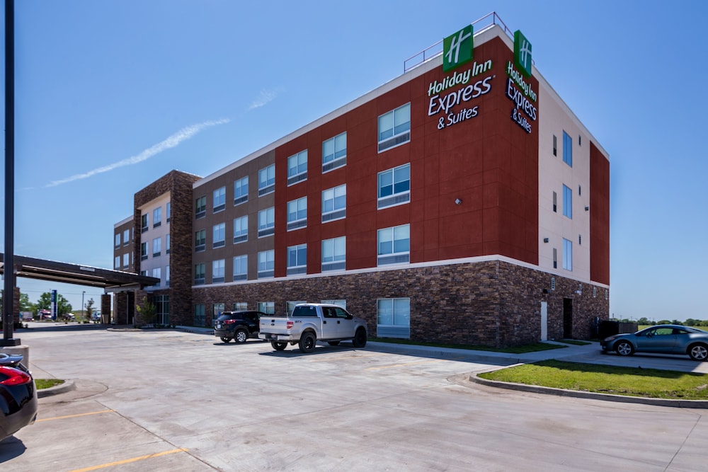 Holiday Inn Express Suites Blackwell 3/40