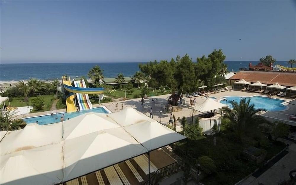 Aquabella Beach Hotel 6/20