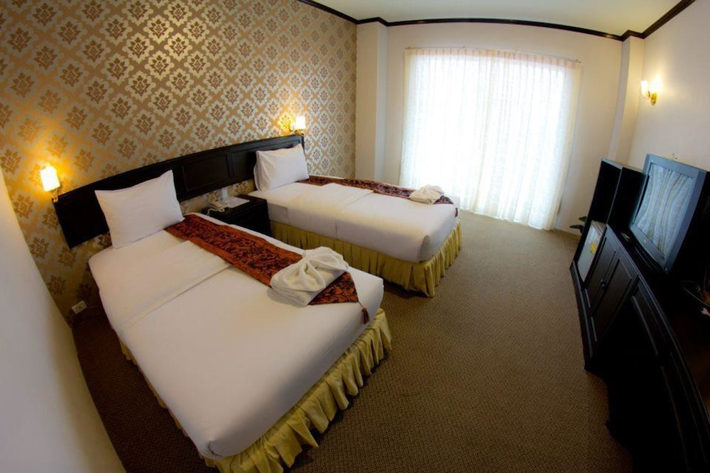 Golden Dragon Resort 5/43