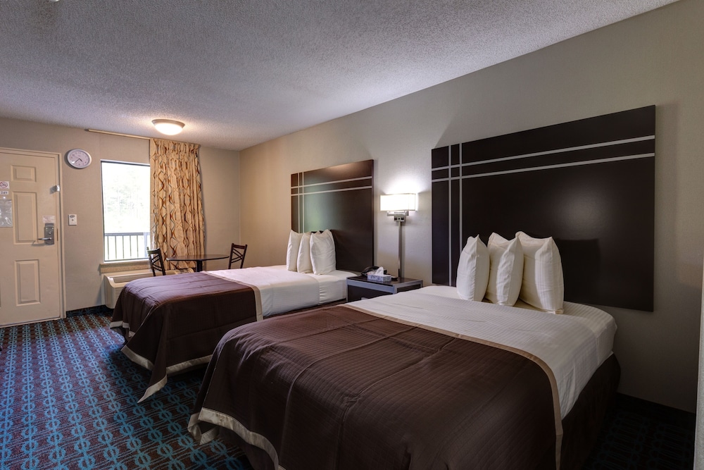 Deluxe Inn Fayetteville 25/61