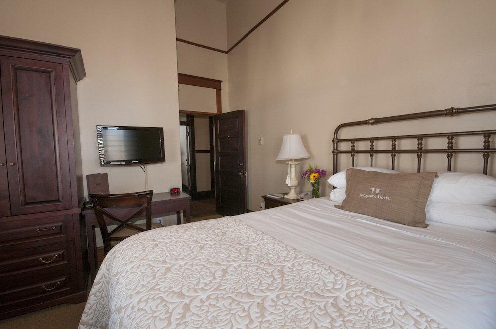 Sacajawea Hotel 11/50