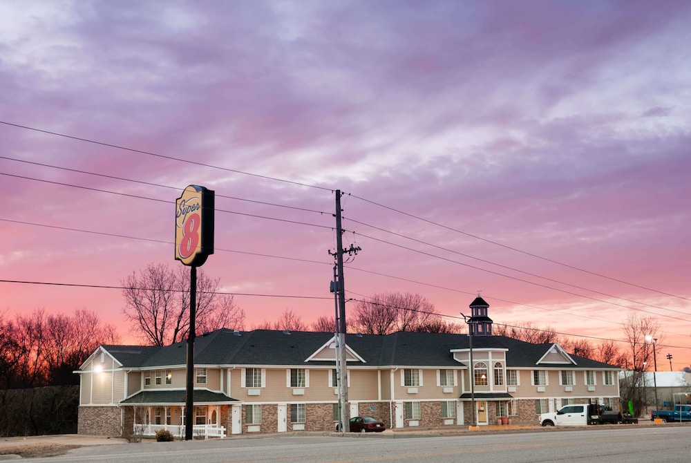 Super 8 by Wyndham Arkansas City KS 3/29