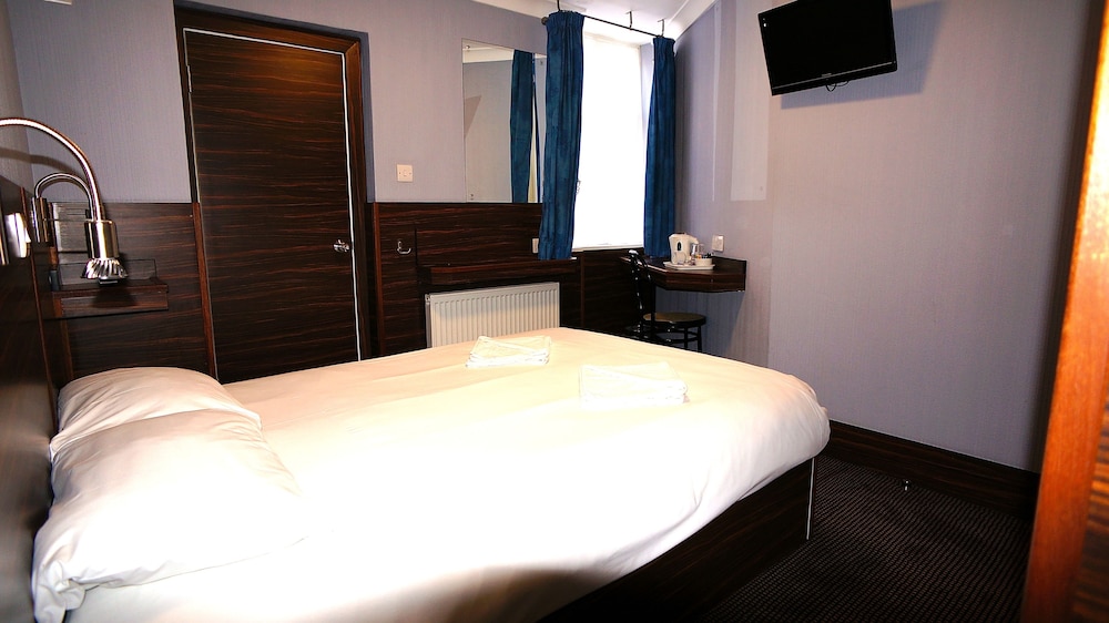 Crestfield Hotel 12/50