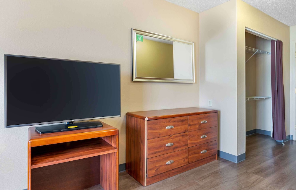 Studio 6 Extended Stay South Bend Mishawaka South IN 8/60