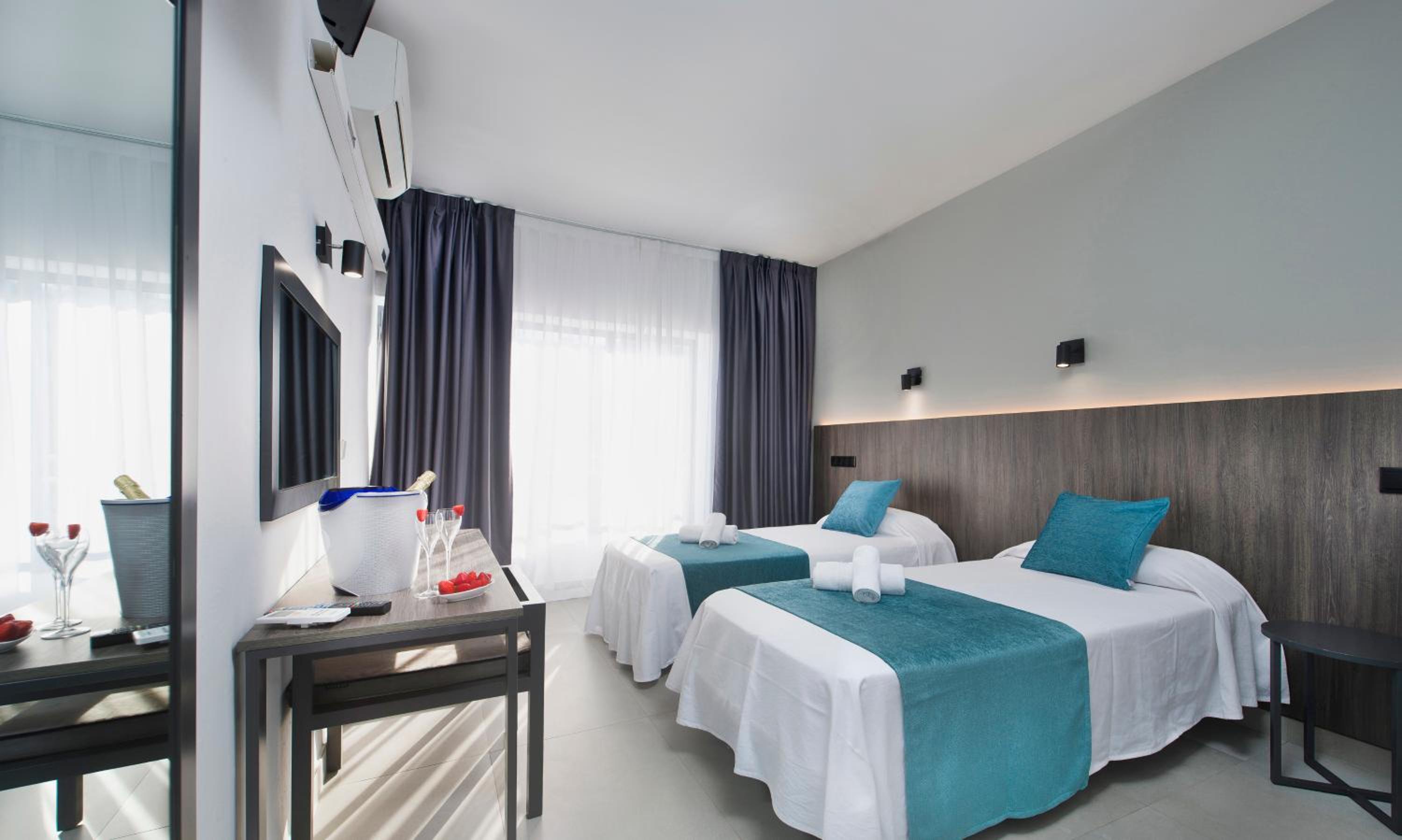 Hotel Base Ibiza 25/45