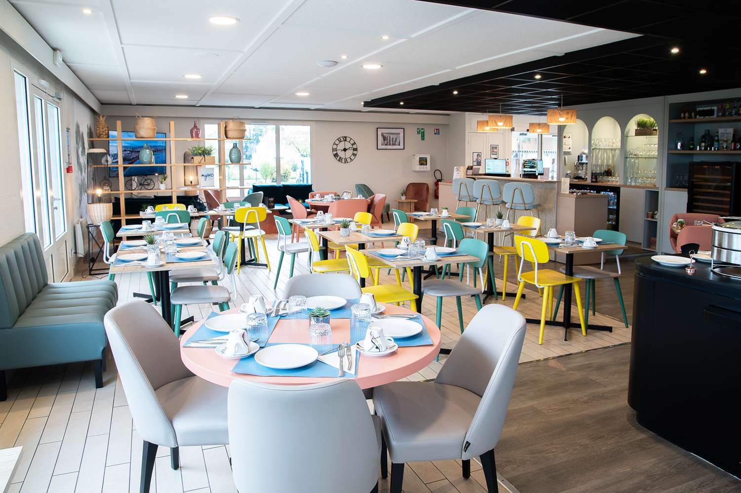 restaurant cafeteria