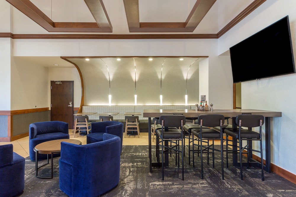 Hyatt Place Phoenix North 62/68