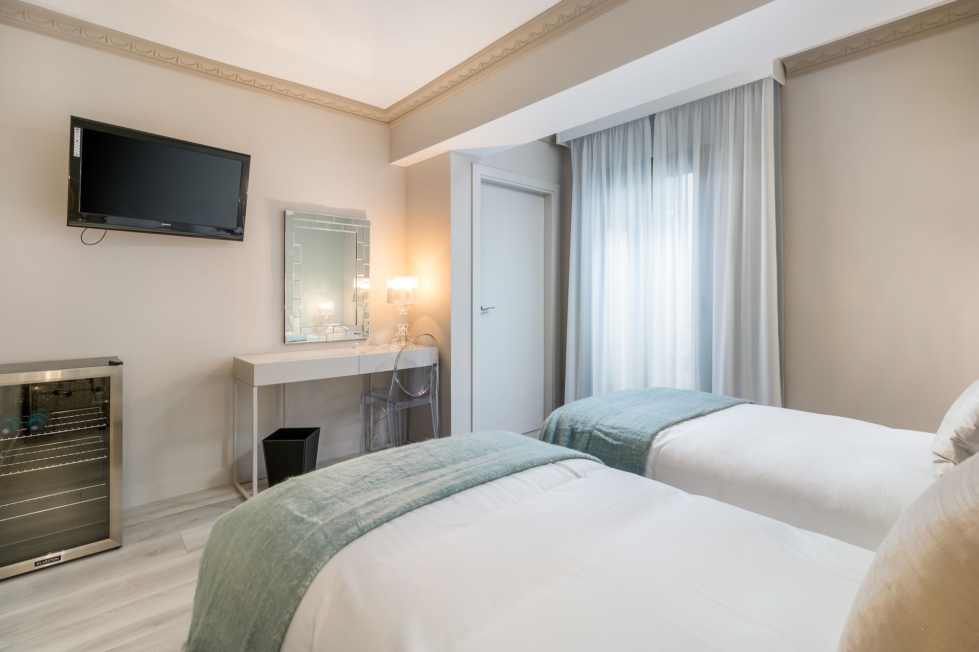 PROMENADE, STANDARD, TWIN BEDS, CITY VIEW