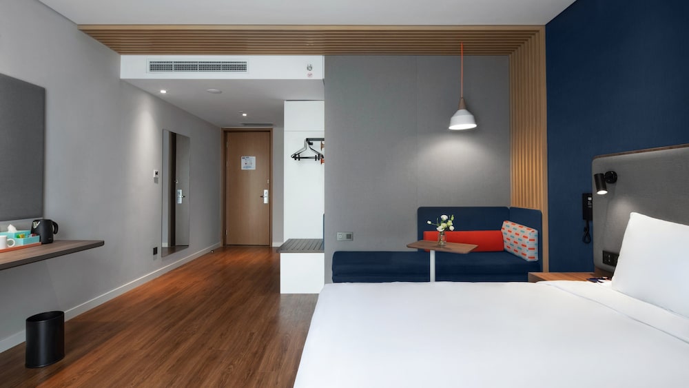 Holiday Inn Express Shanghai Hongqiao North 12/70