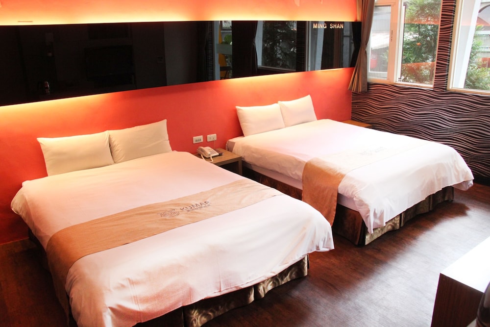 Monster Village Hotel 32/50