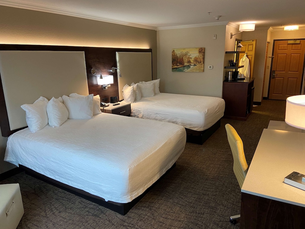 Best Western Premier Bridgewood Resort Hotel 15/60