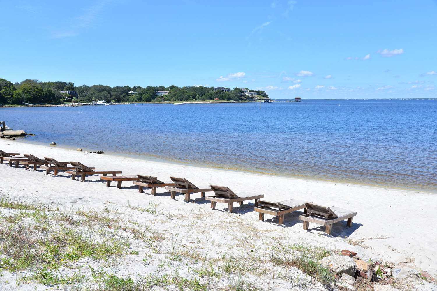 Quality Inn & Suites Gulf Breeze Bayside near Pensacola Beach 31/33