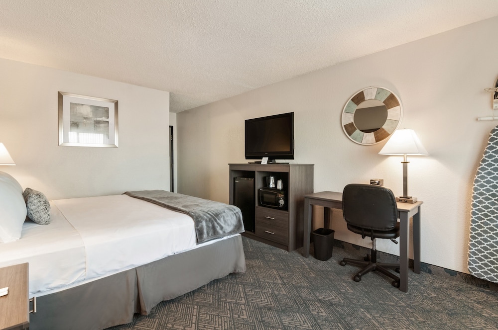 American Inn & Suites Metro Airport 9/27
