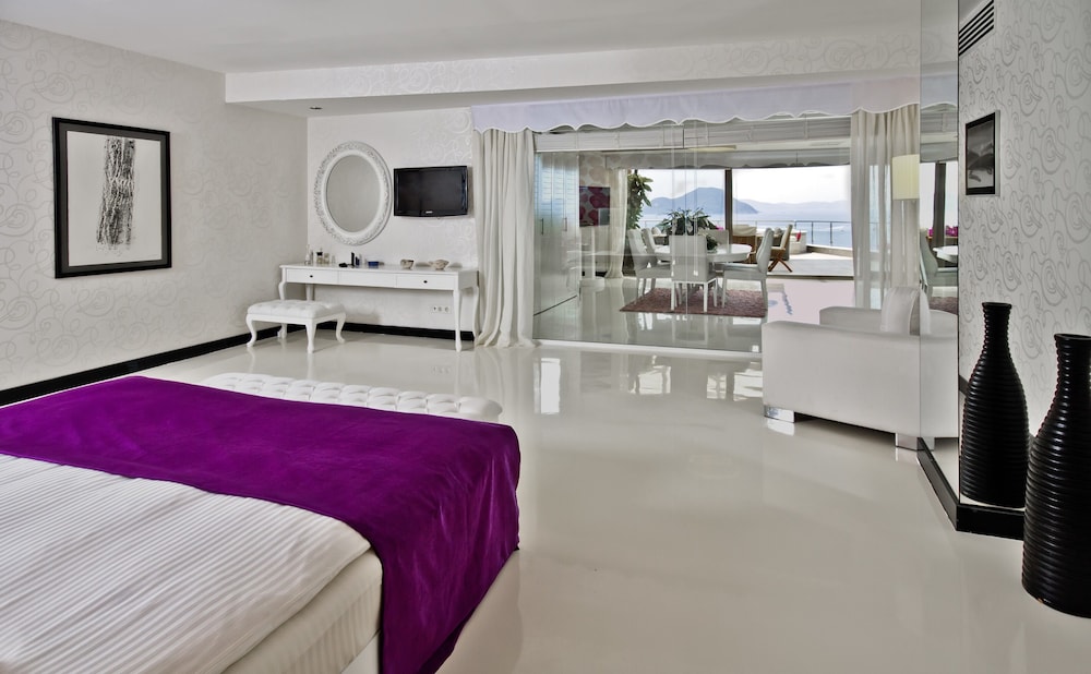 Penthouse Suite, King and Queen Bed, Sea View