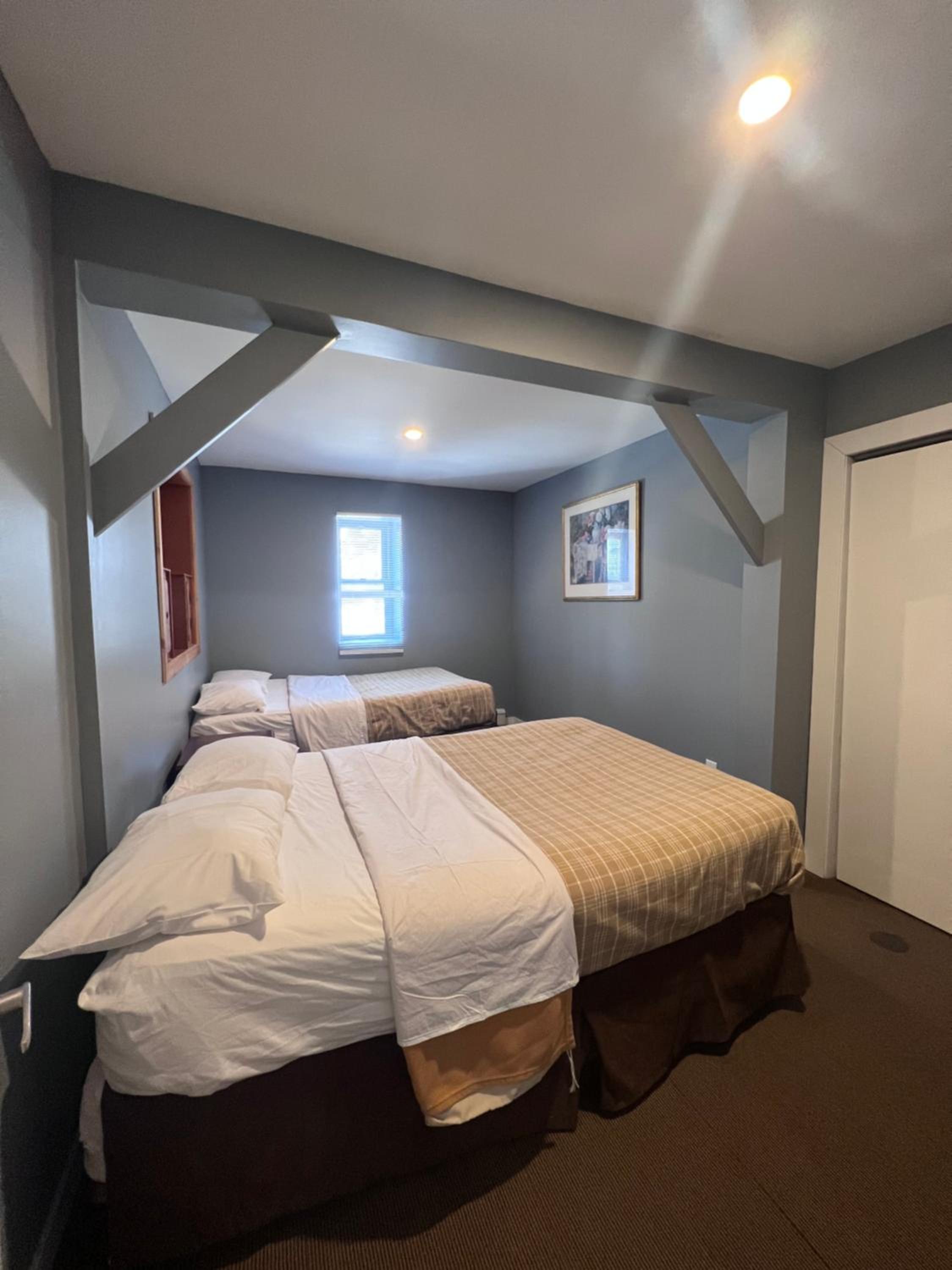 HWY 17 Hotel 12/50