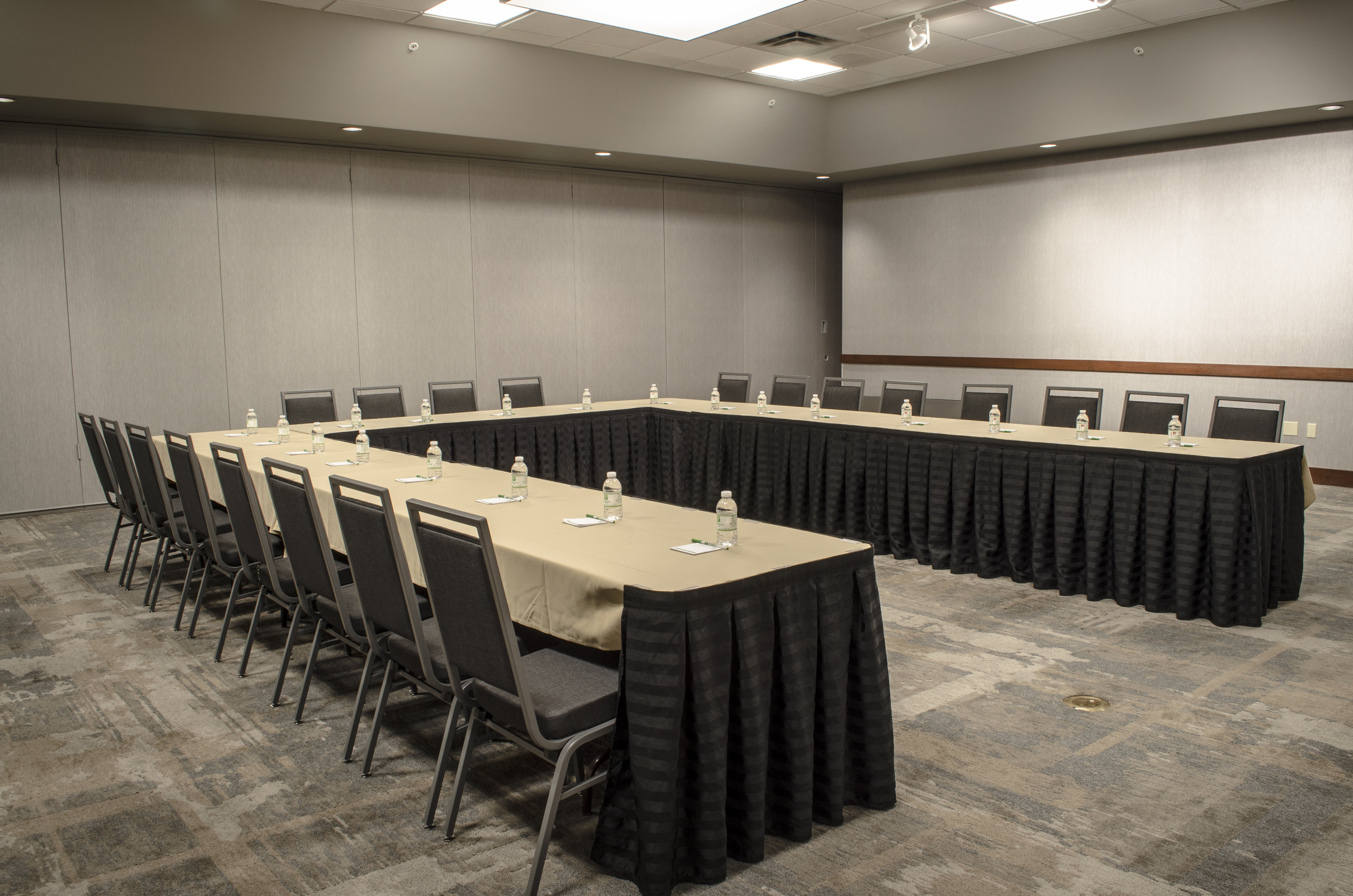 Holiday Inn Fargo 56/70