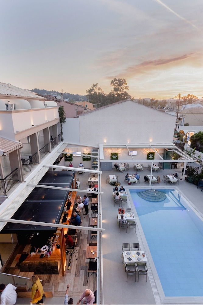 Telesilla Hotel 61/74