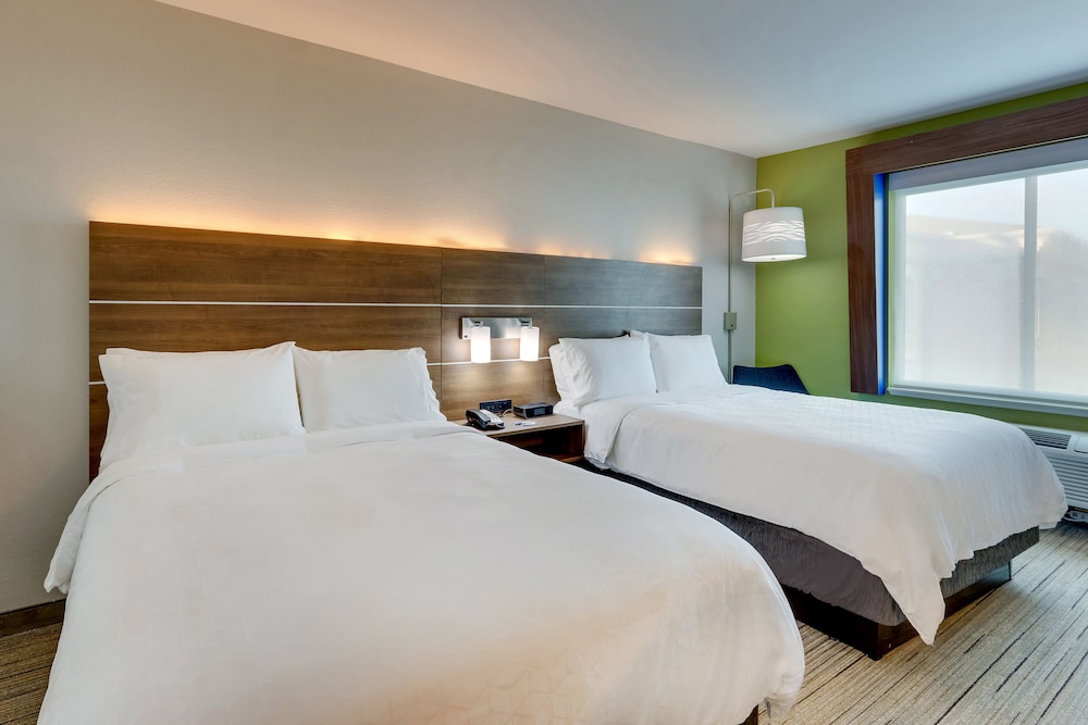 Holiday Inn Express Hotel Suites Waxahachie 34/74