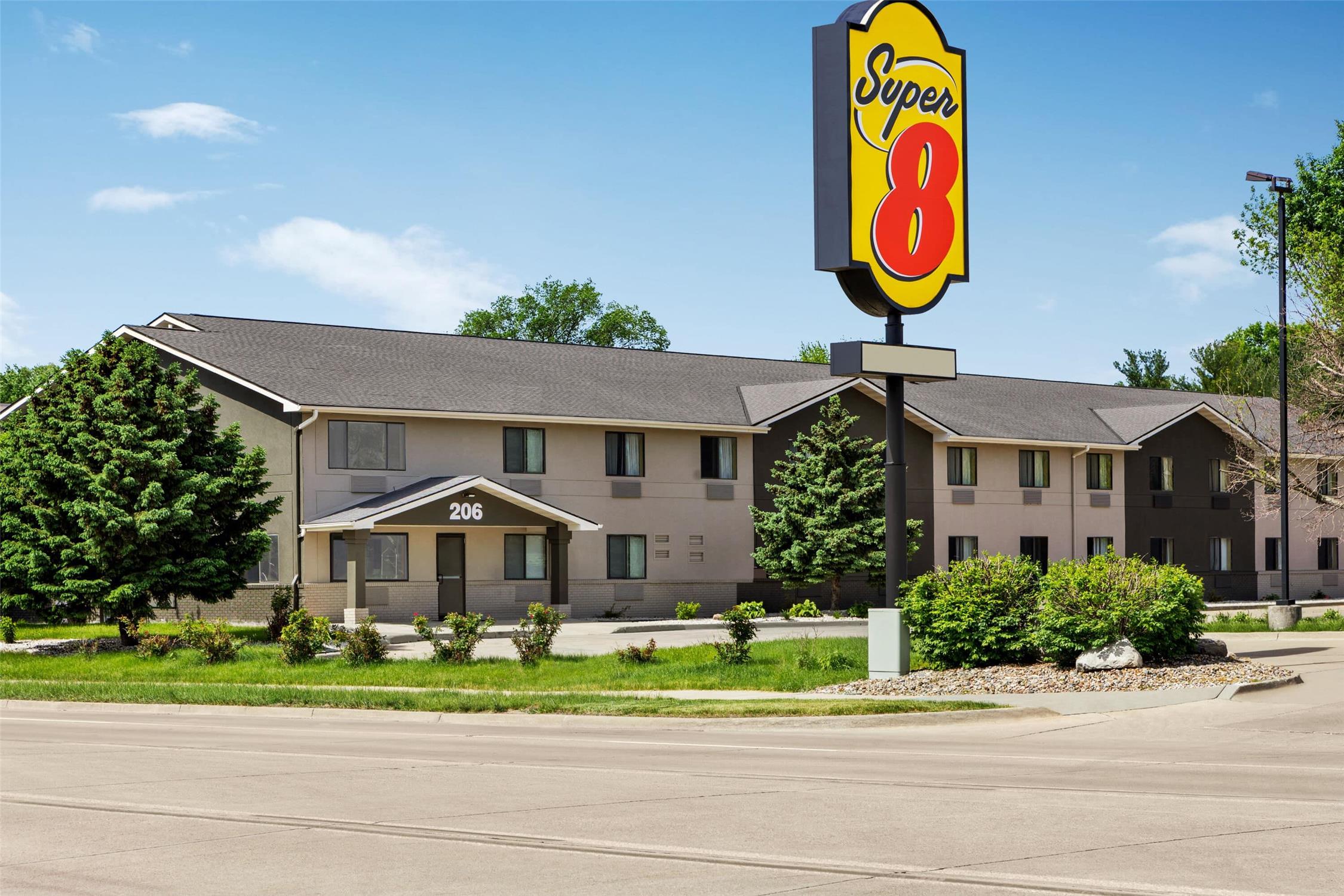 Super 8 By Wyndham Ankeny/Des Moines Area 2/21