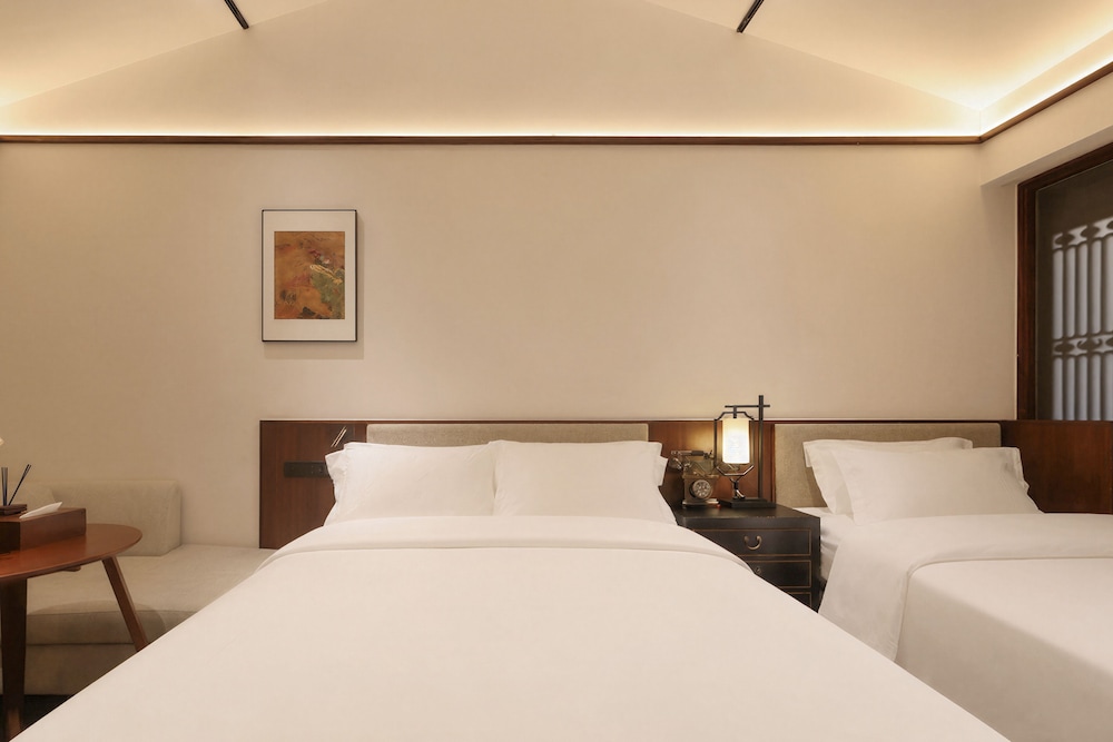 Premier, 1 Double and 1 Single Bed