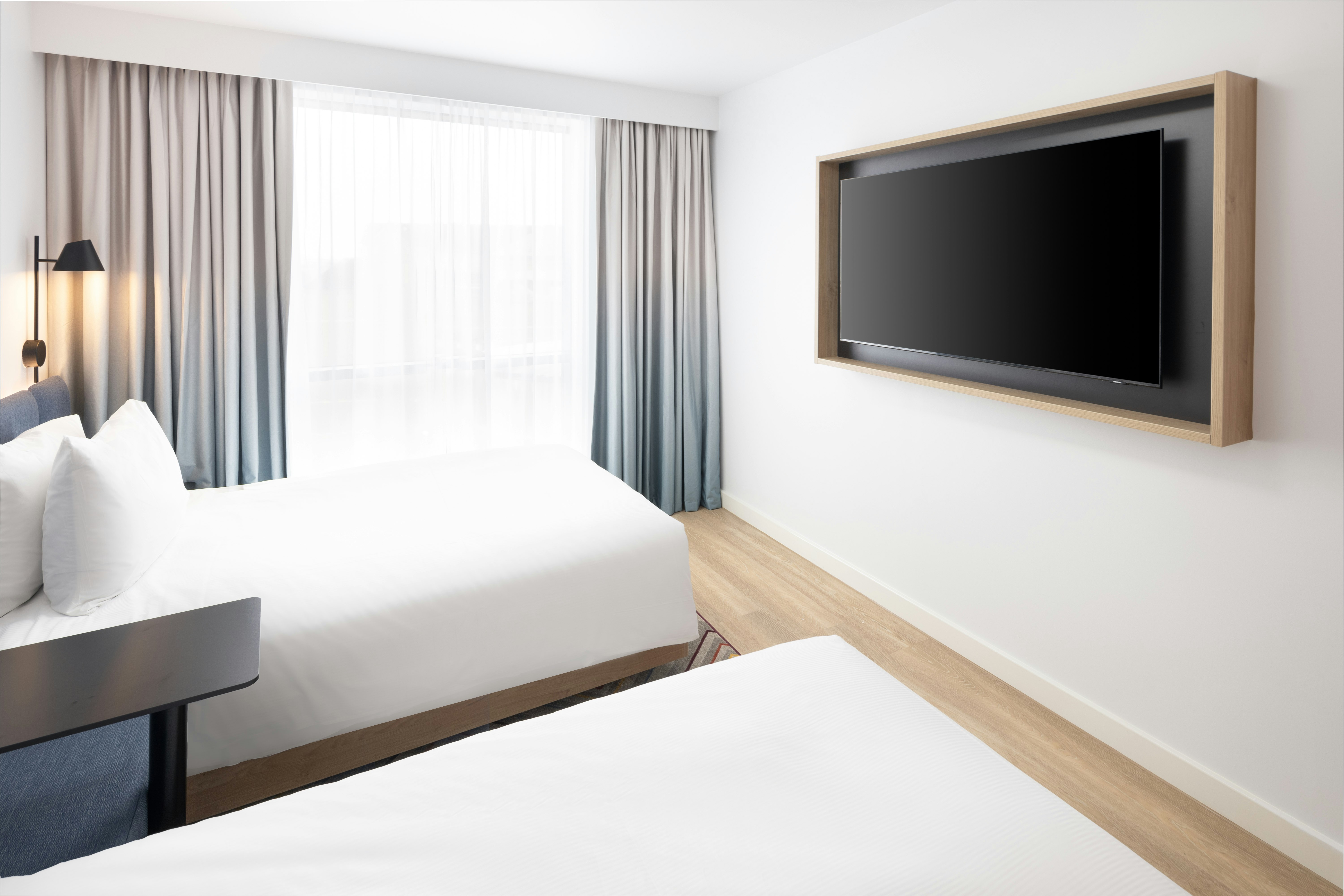 Room, Twin Beds, Hampton by Hilton Rochdale 3/7