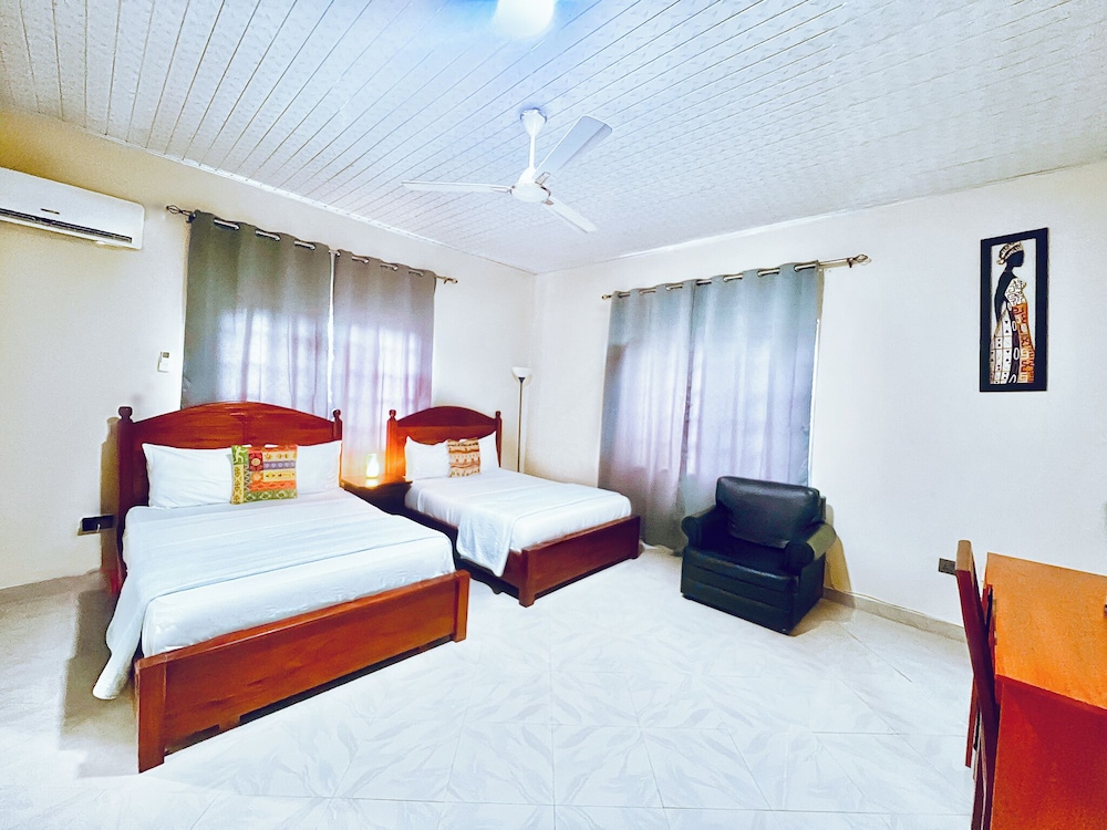 DELUXE, 2 DOUBLE BEDS