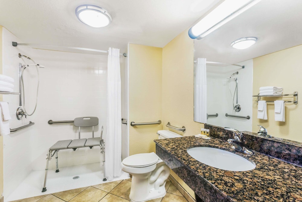 Days Inn By Wyndham Fort Lauderdale-Oakland Park Airport N 11/31